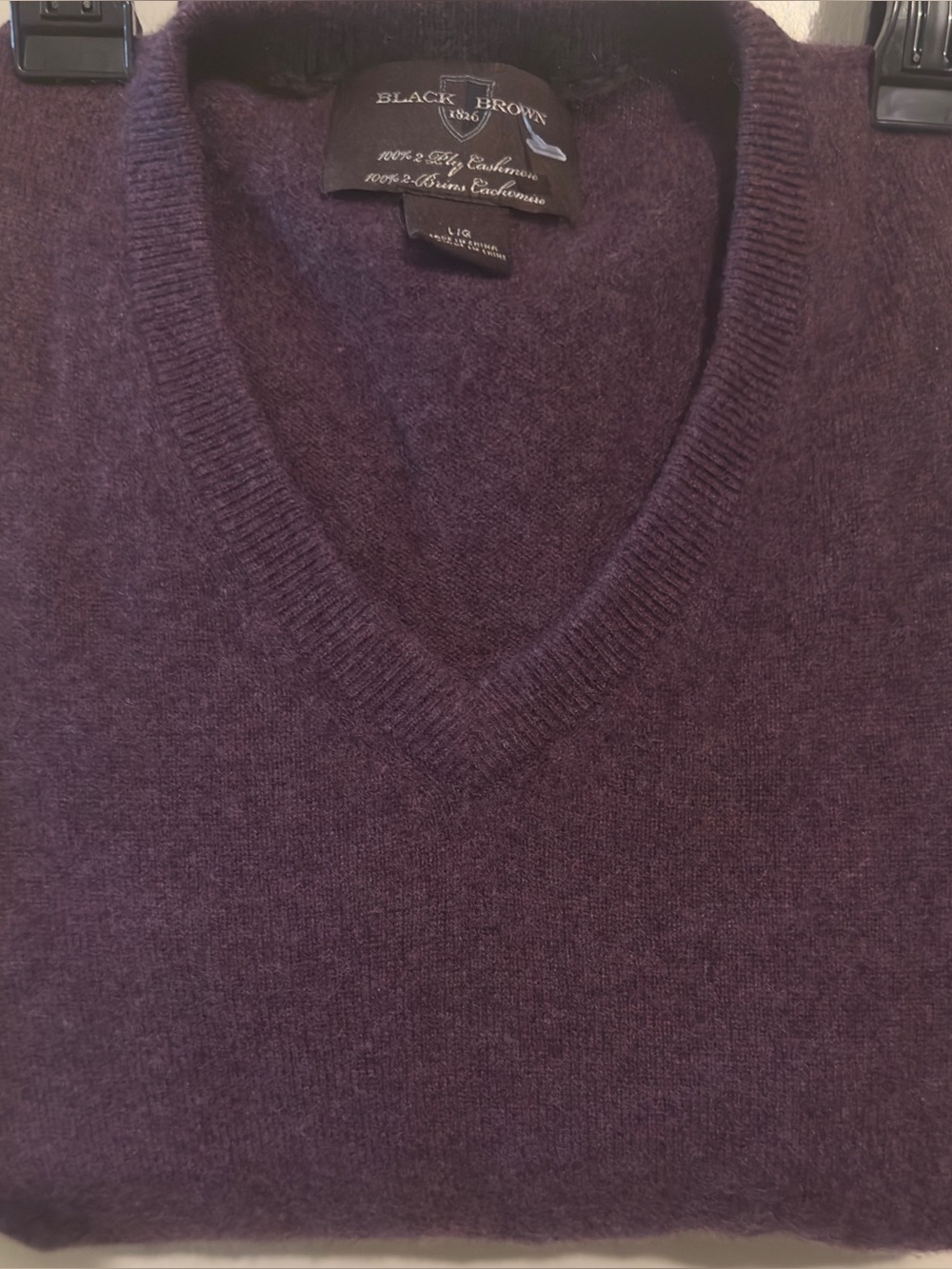 Like New Black Brown 1826 Men's V-Neck Sweater in Plum. 100% Cashmere. Size L.